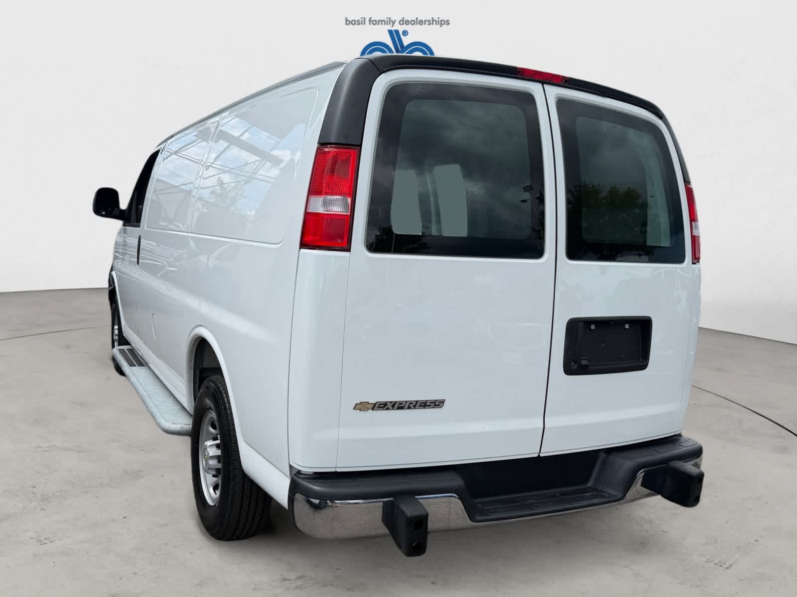 Used 2022 GMC Savana 2500 w/ Driver Convenience Package RWD image 4