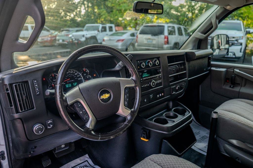Used 2016 Chevrolet Express 2500 Extended RWD image 14