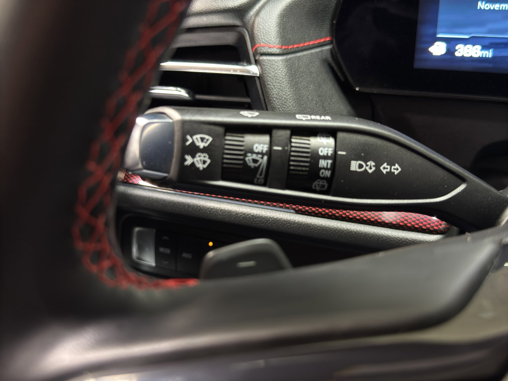 Used 2025 Chevrolet Traverse RS image 29