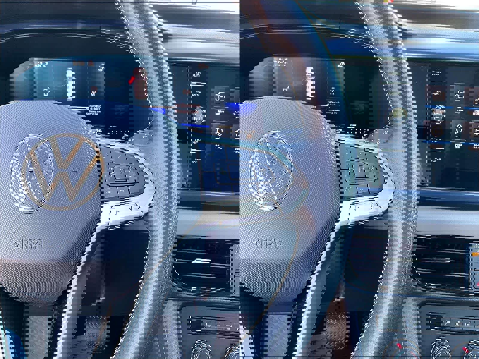 Used 2022 Volkswagen Taos SE w/ Panoramic Sunroof Package image 25