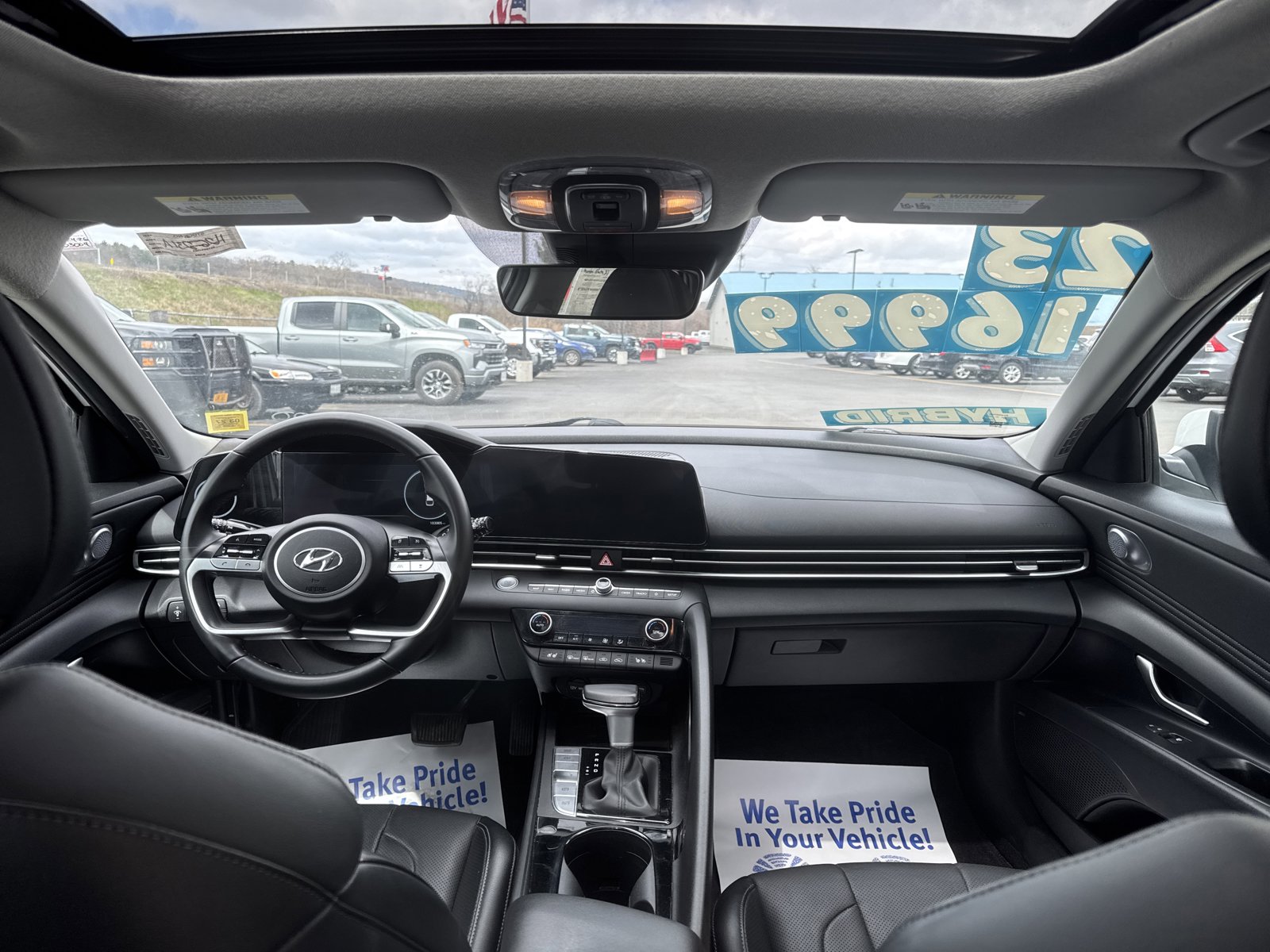 Used 2023 Hyundai Elantra Limited w/ Preferred Accessory Package FWD image 8