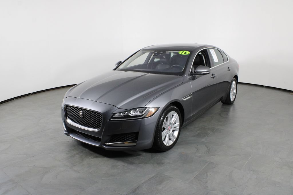 Used 2016 Jaguar XF Premium RWD image 1