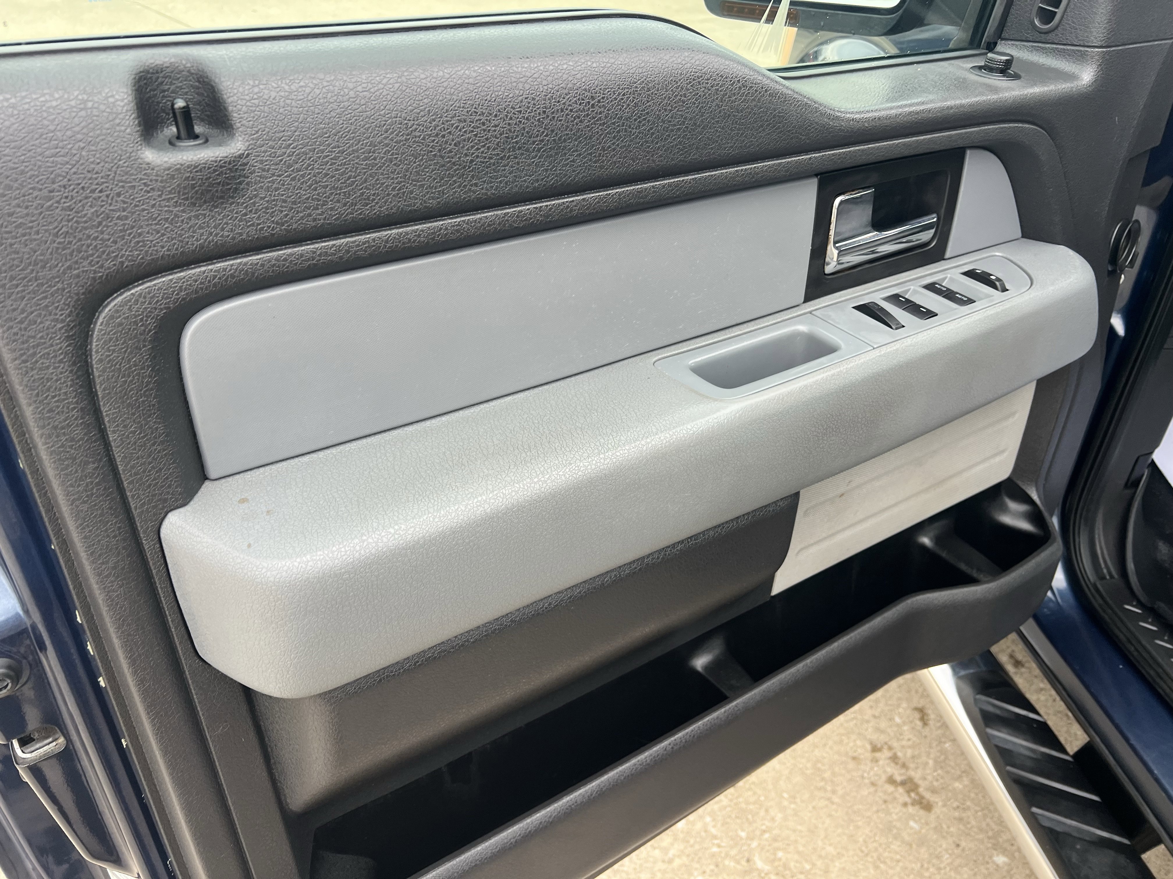 Used 2013 Ford F150 XLT w/ XLT Chrome Pkg image 15