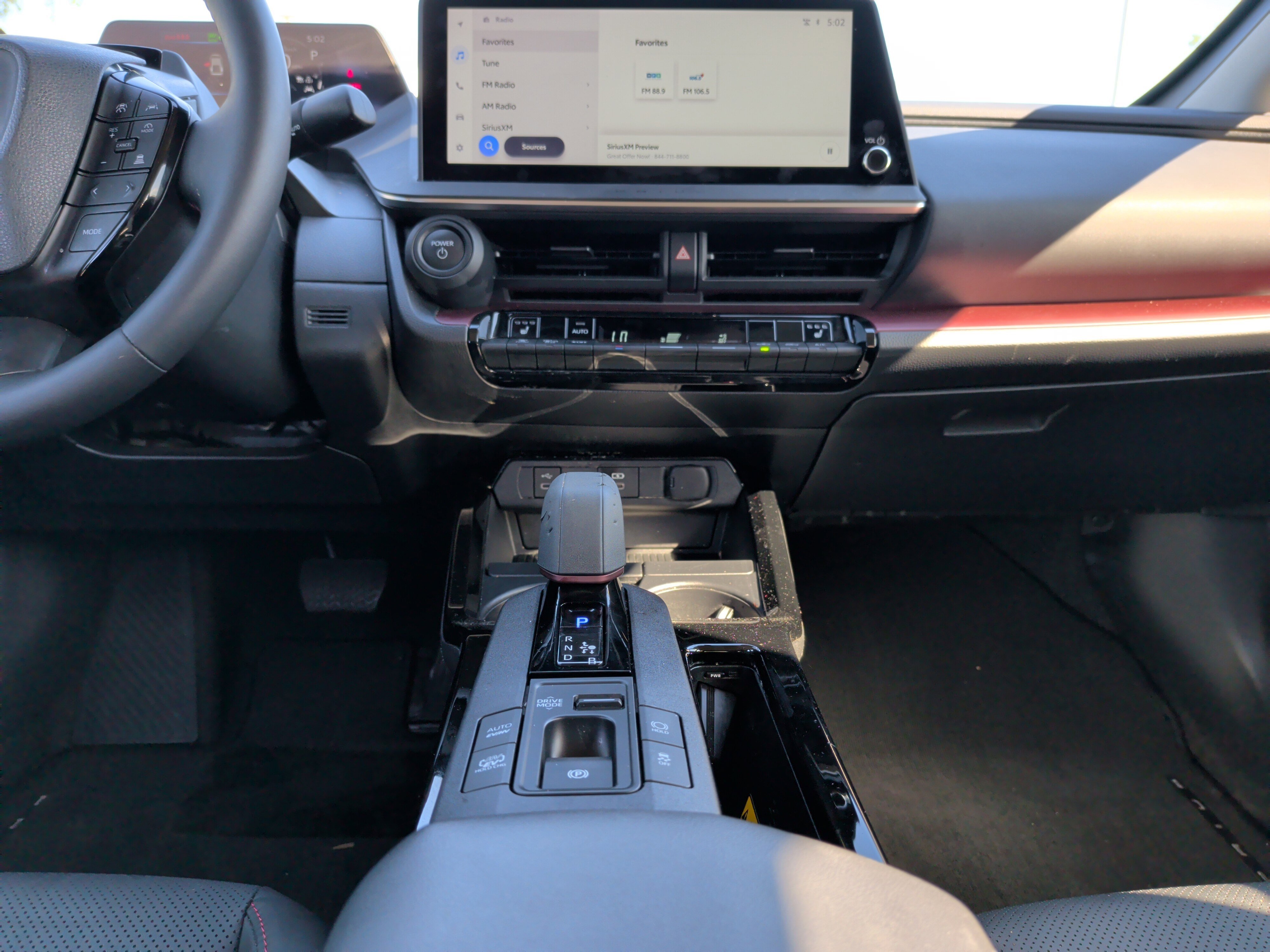 Used 2025 Toyota Prius Plug-In Hybrid FWD image 25