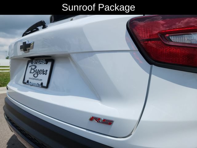 Used 2024 Chevrolet Trax RS w/ Sunroof Package FWD image 16