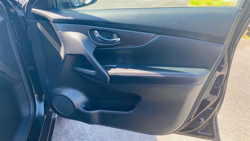 Used 2015 Nissan Rogue SV w/ SV Premium Package image 22