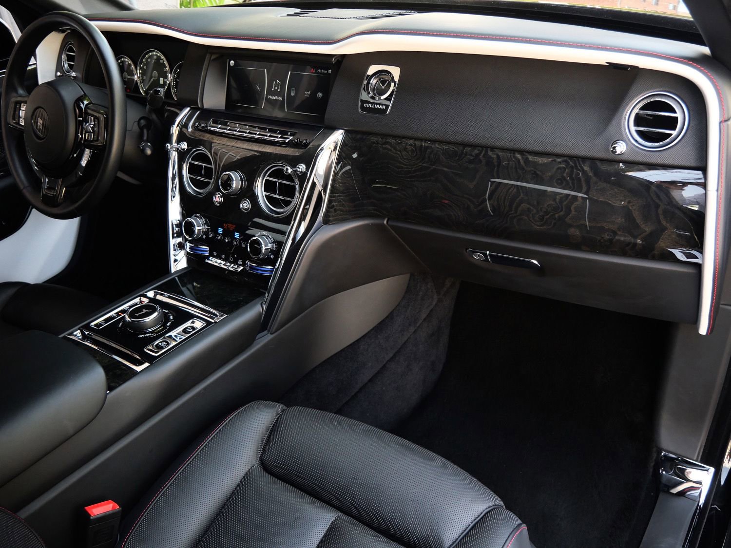 Used 2022 Rolls-Royce Cullinan w/ Cullinan Package AWD/4WD image 18