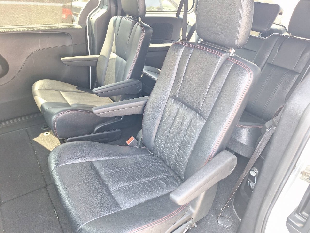 Used 2018 Dodge Grand Caravan GT FWD image 4