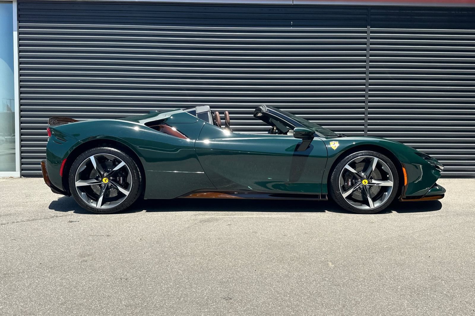 Used 2023 Ferrari SF90 Spider AWD/4WD image 9