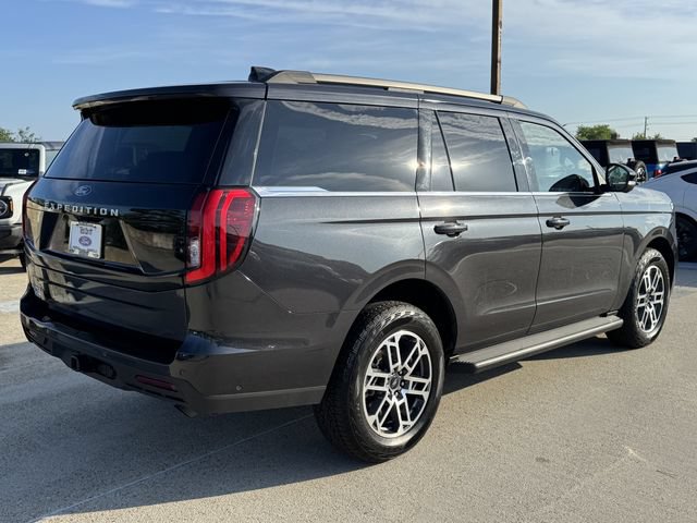 Used 2025 Ford Expedition Active AWD/4WD image 8