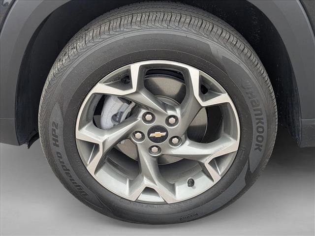 Used 2025 Chevrolet Trax LT w/ LT Convenience Package image 10