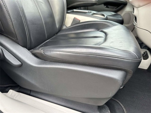 Used 2024 Chrysler Pacifica Select image 9