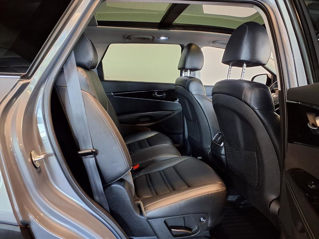 Used 2020 Kia Sorento EX image 11