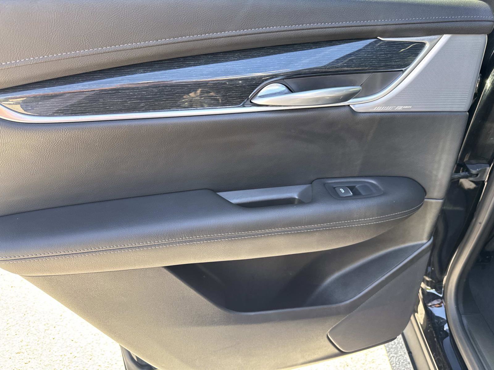 Used 2025 Cadillac XT5 Premium Luxury image 11