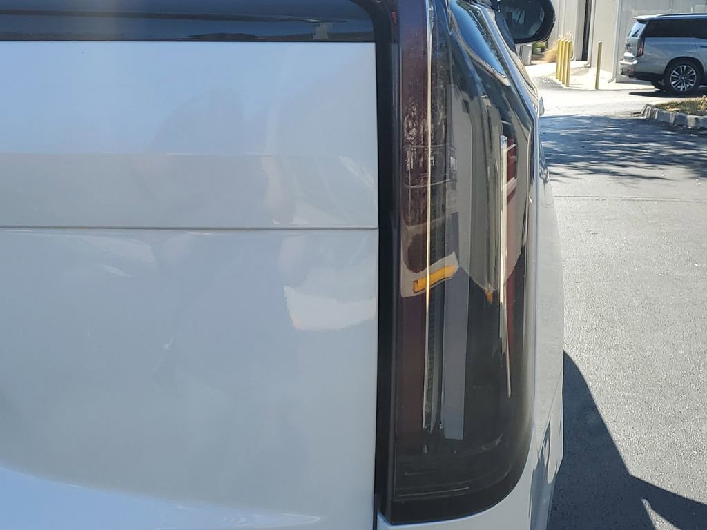 Used 2024 Cadillac Escalade Sport Platinum w/ LPO, ONYX Package image 27