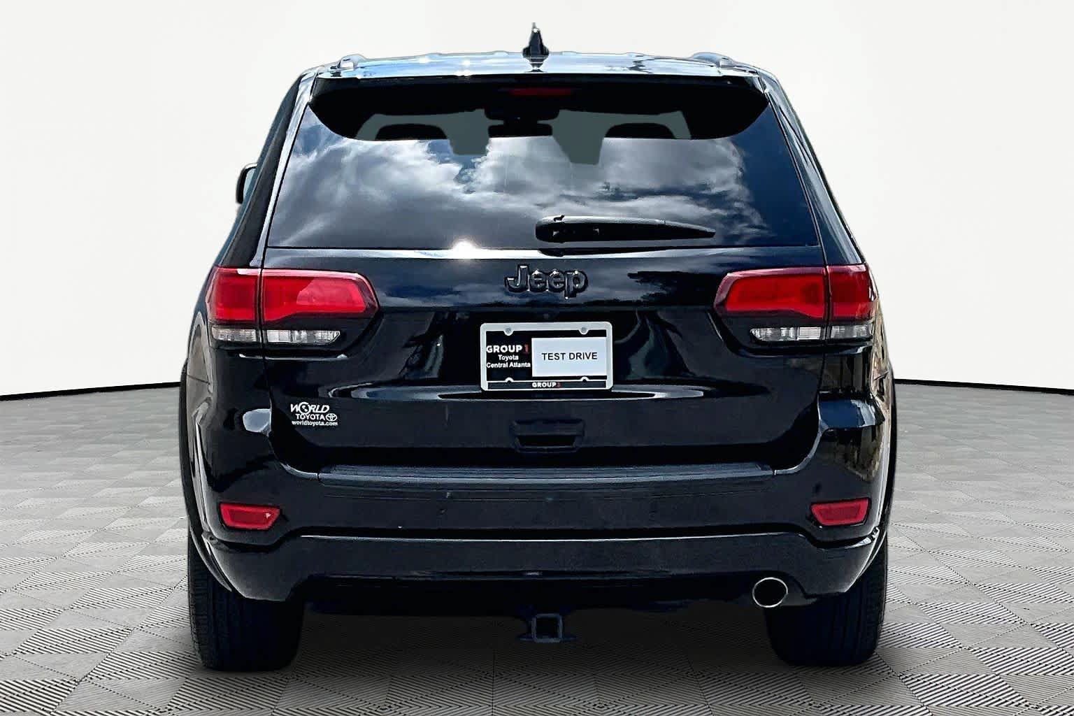 Used 2018 Jeep Grand Cherokee Altitude RWD image 5