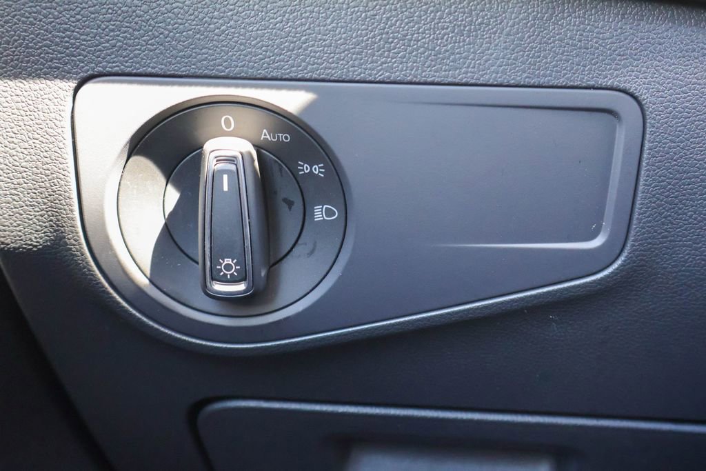Used 2024 Volkswagen Tiguan SE image 18