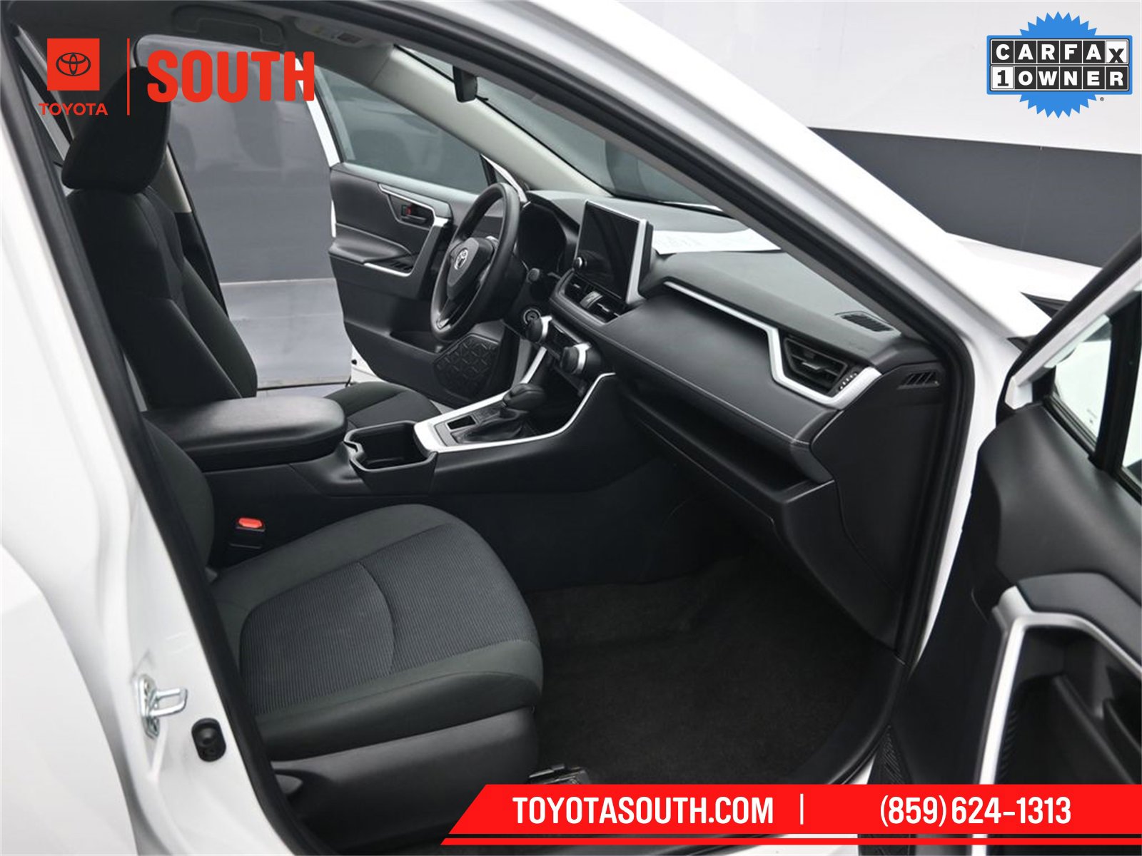 Used 2024 Toyota RAV4 LE image 31