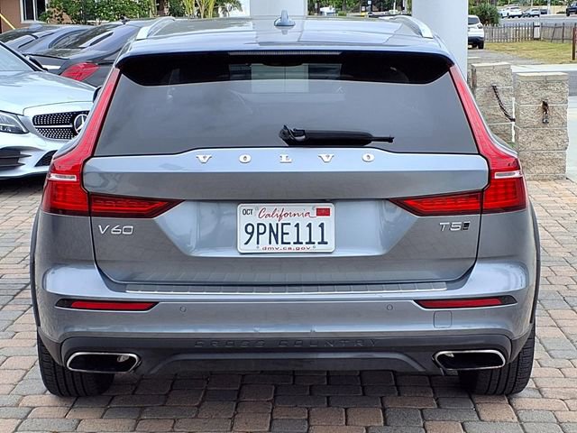 Used 2020 Volvo V60 T5 Cross Country image 4