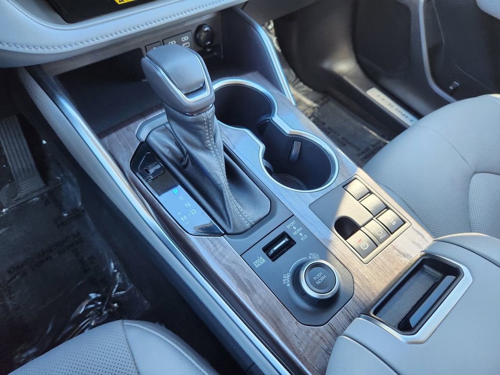 Used 2023 Toyota Highlander Limited image 27