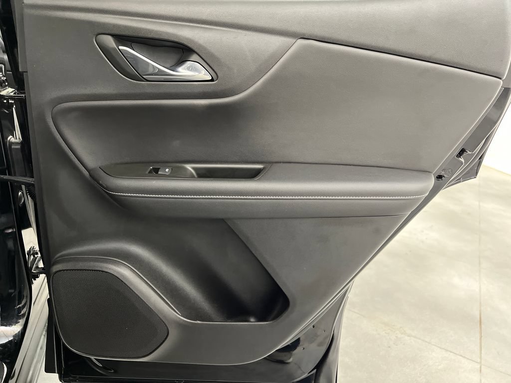 Used 2025 Chevrolet Blazer LT FWD image 24