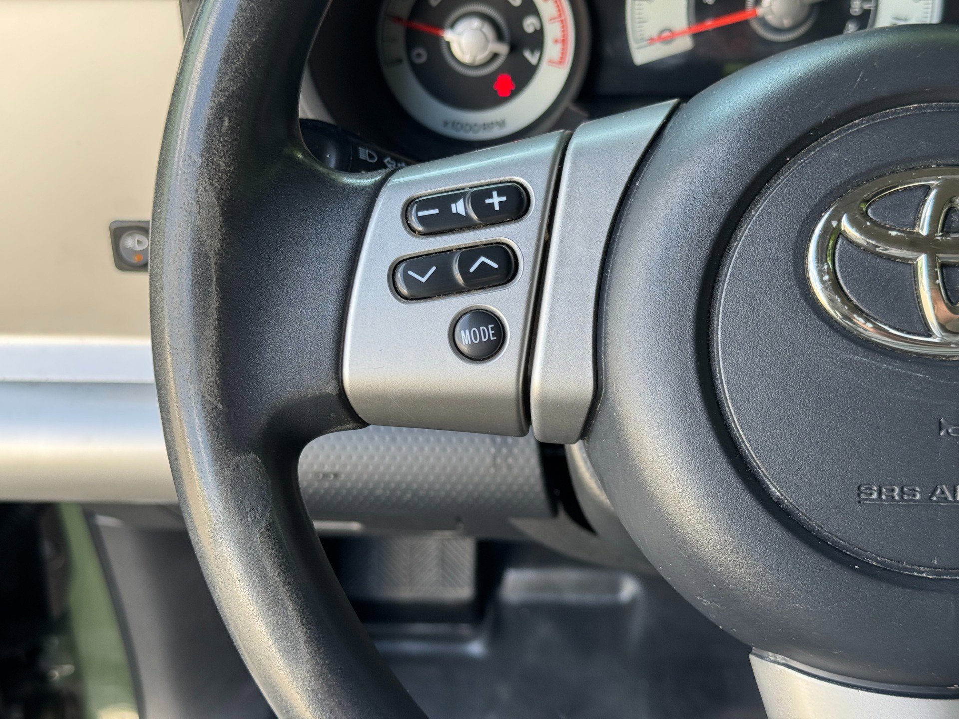 Used 2011 Toyota FJ Cruiser 2WD w/ Convenience Pkg image 28