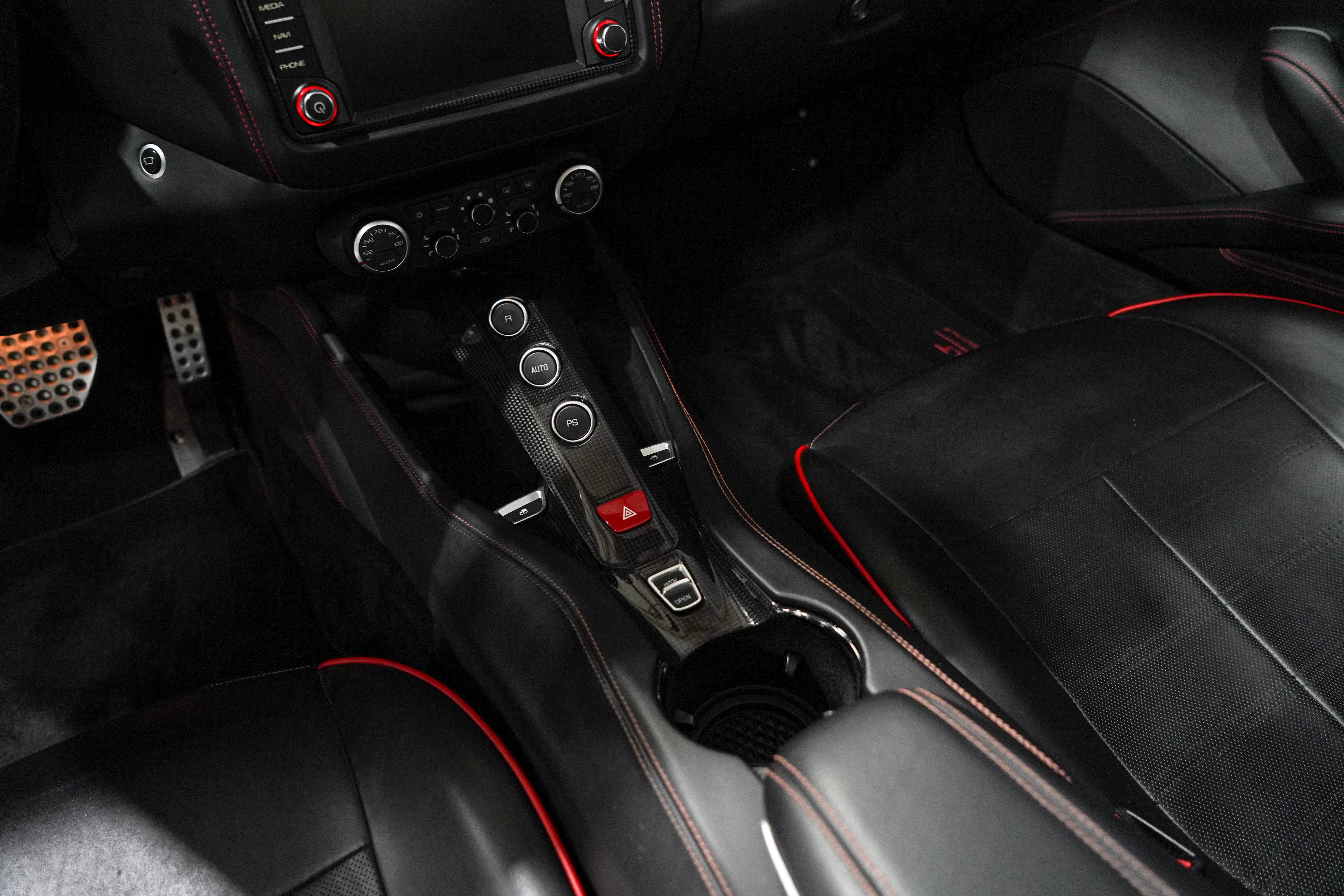 Used 2016 Ferrari California T RWD image 13