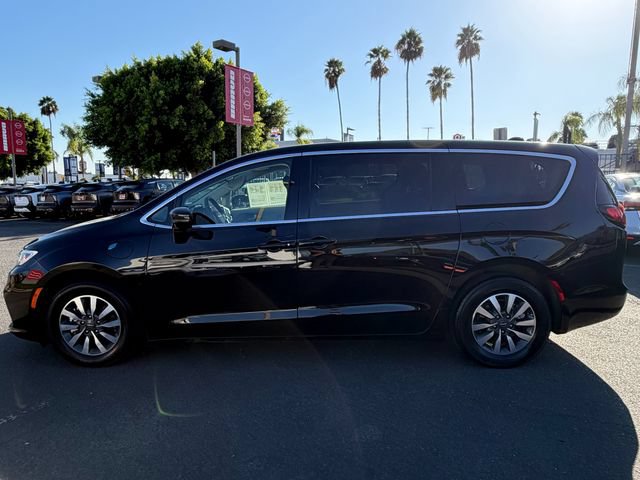 Used 2024 Chrysler Pacifica Limited FWD image 4