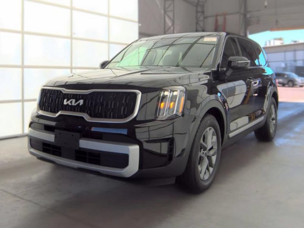 Used 2024 Kia Telluride LX AWD/4WD image 2