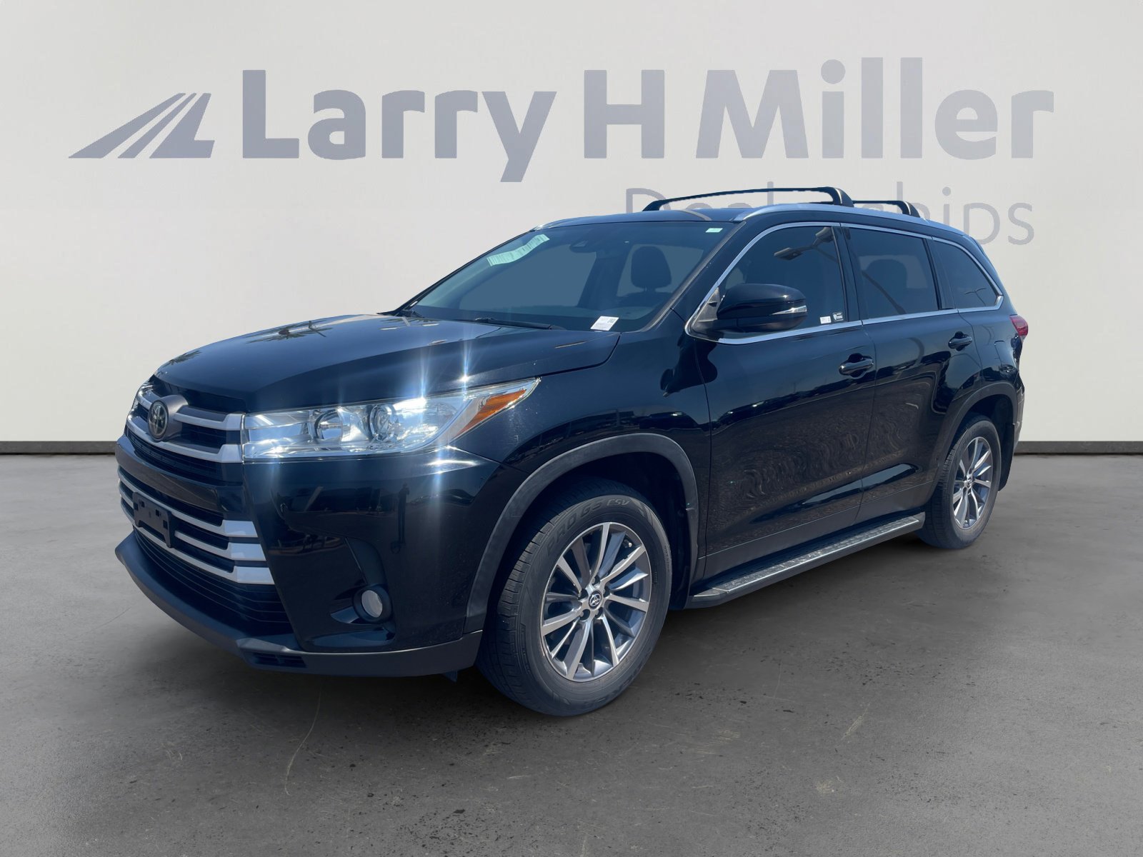 Used 2019 Toyota Highlander XLE FWD image 1