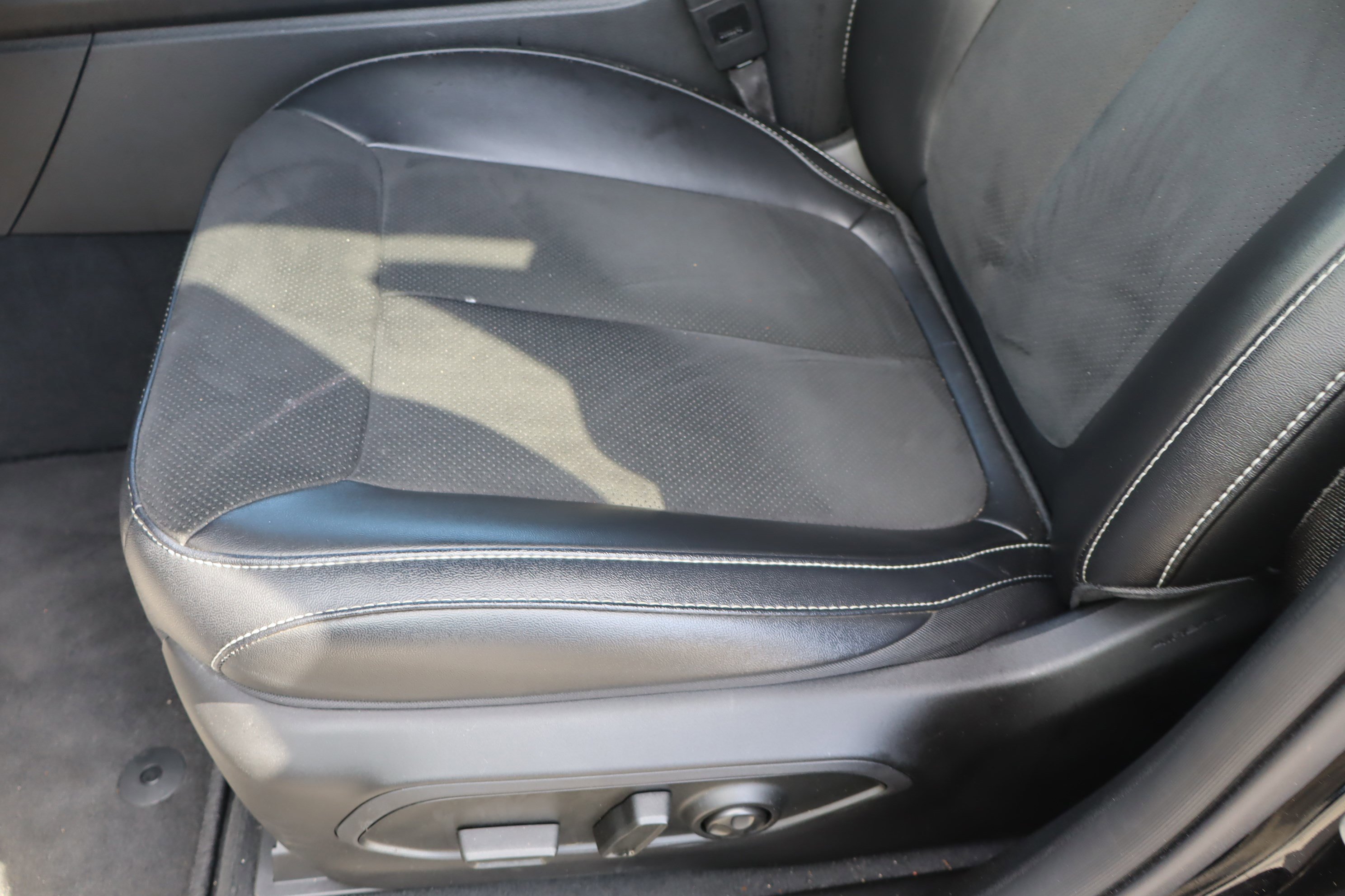 Used 2024 Jeep Grand Cherokee L Altitude image 17