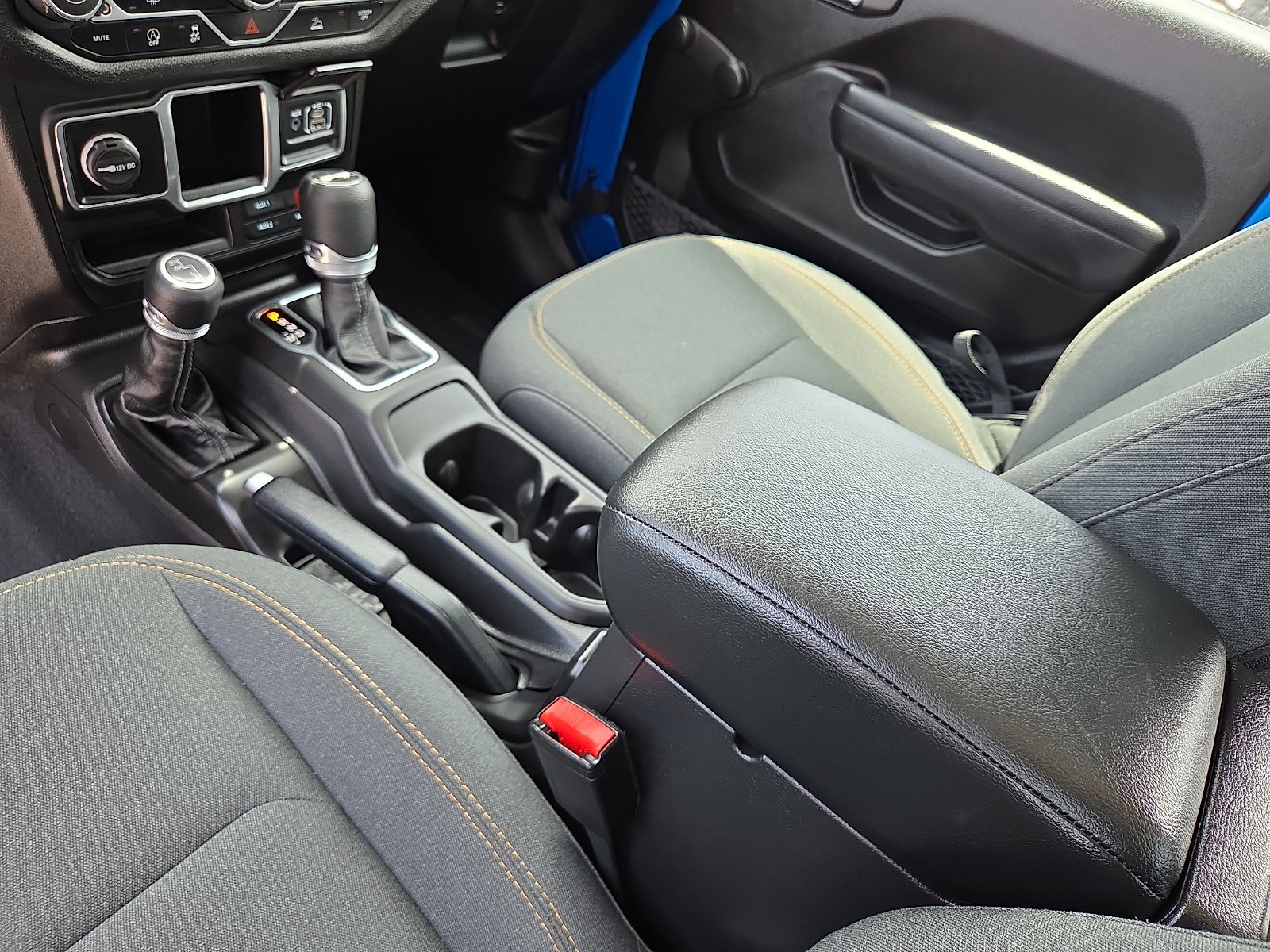 Used 2024 Jeep Wrangler Sport AWD/4WD image 25