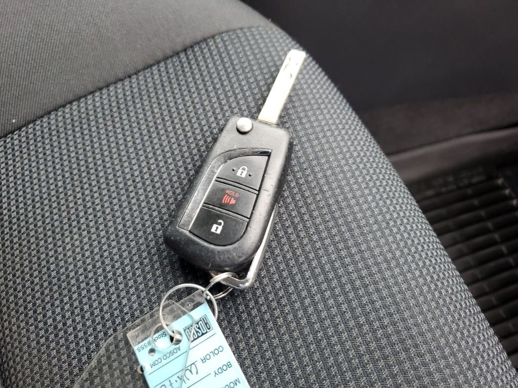 Used 2021 Toyota RAV4 LE image 39