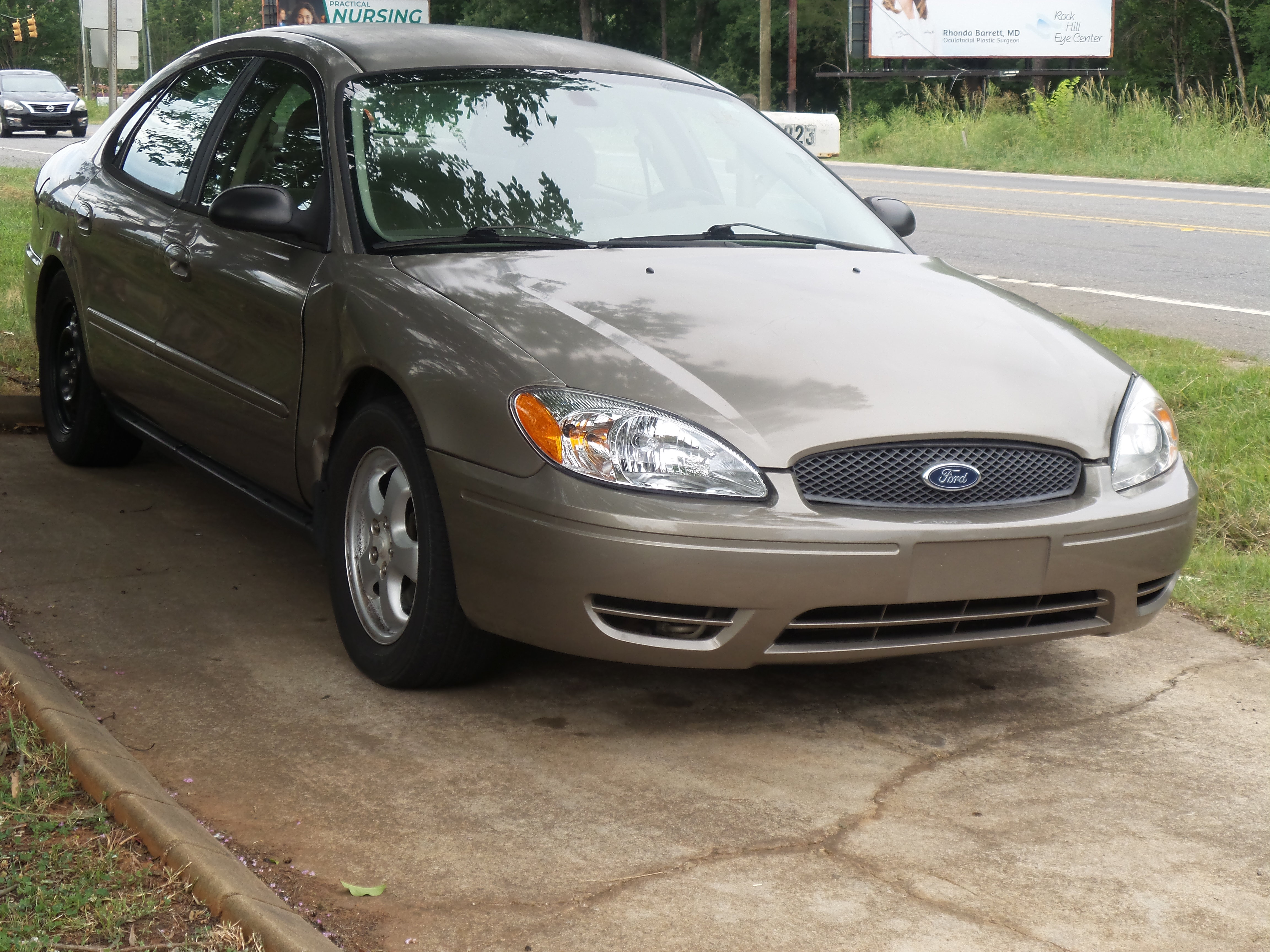 Used 2006 Ford Taurus SE FWD image 1