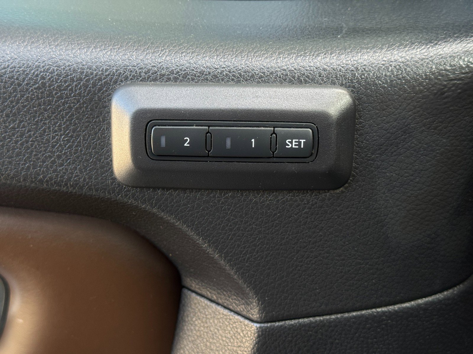 Used 2017 Nissan Titan Platinum Reserve AWD/4WD image 15