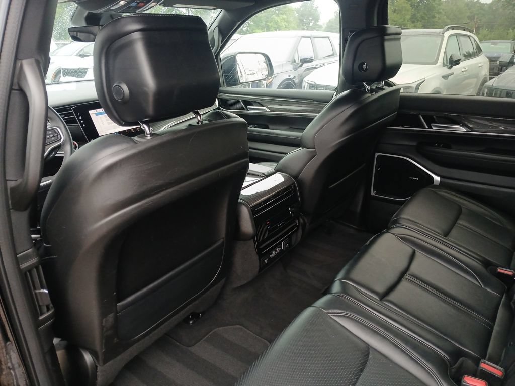 Used 2022 Jeep Wagoneer Series II AWD/4WD image 16