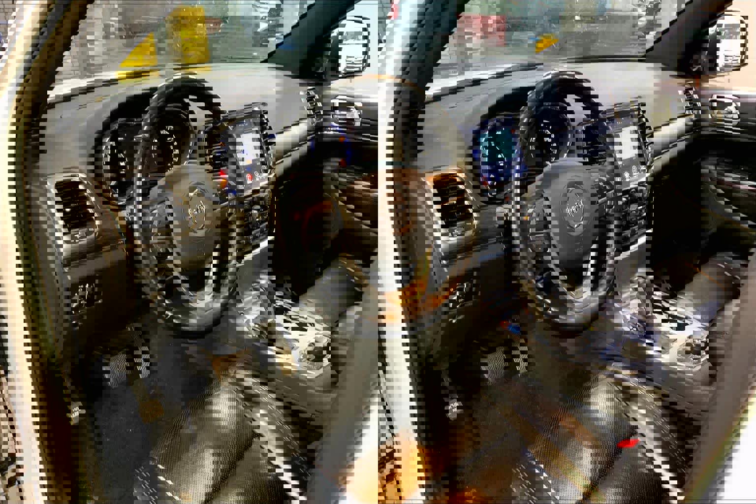 Used 2019 Jeep Grand Cherokee Limited w/ Luxury Group II image 17