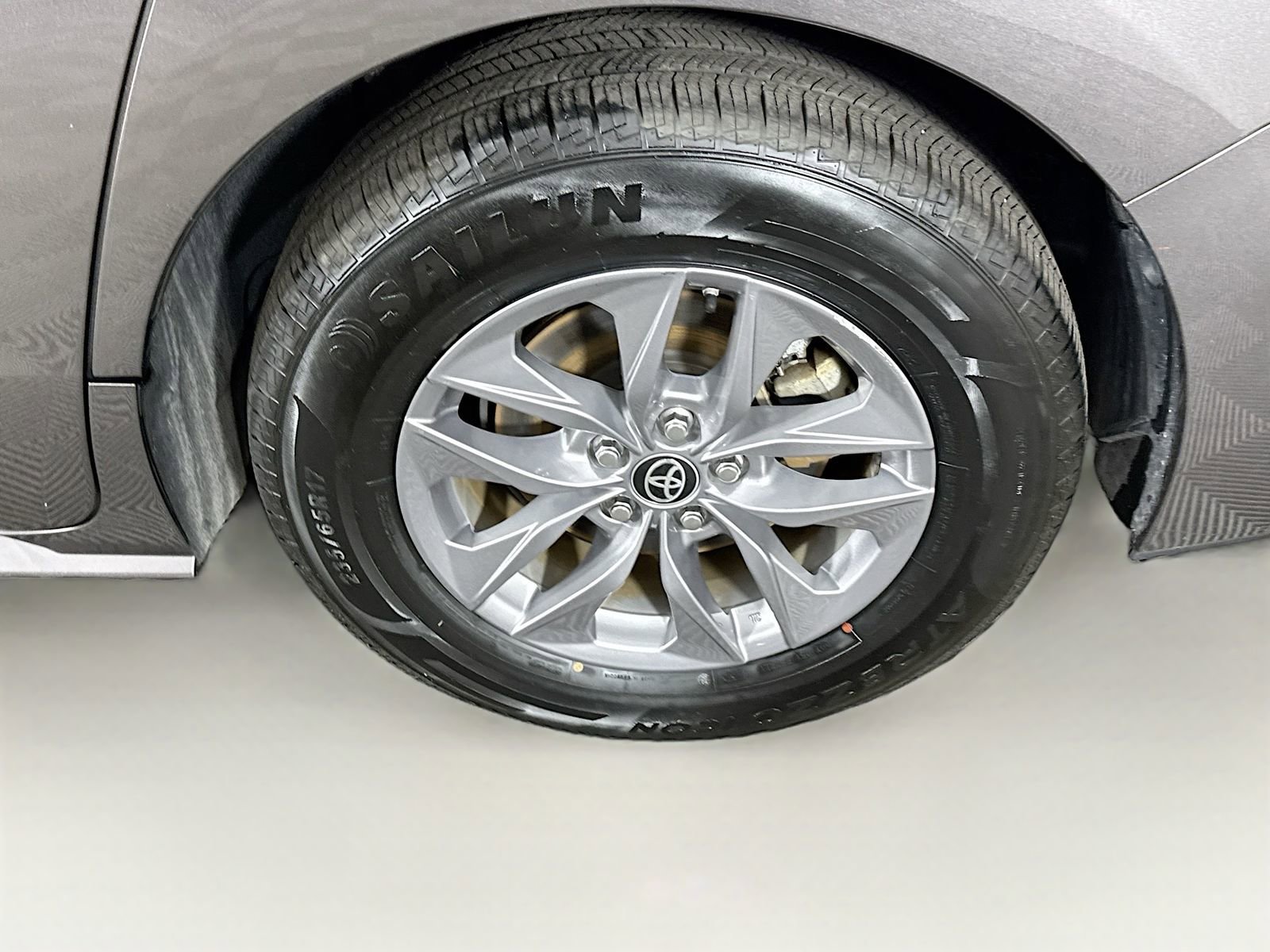 Used 2024 Toyota Sienna LE FWD image 25