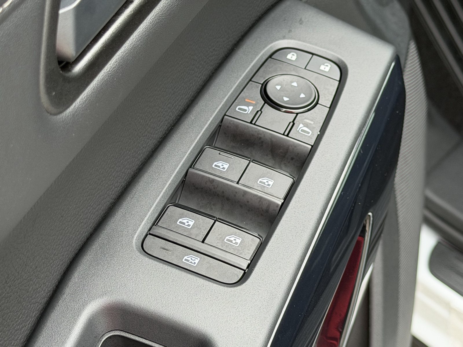 New 2026 Nissan Pathfinder SV w/ SV Premium Package FWD image 18
