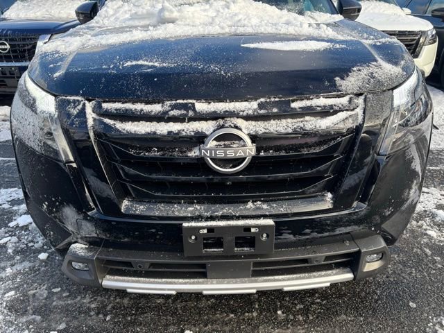 New 2025 Nissan Pathfinder Platinum image 2