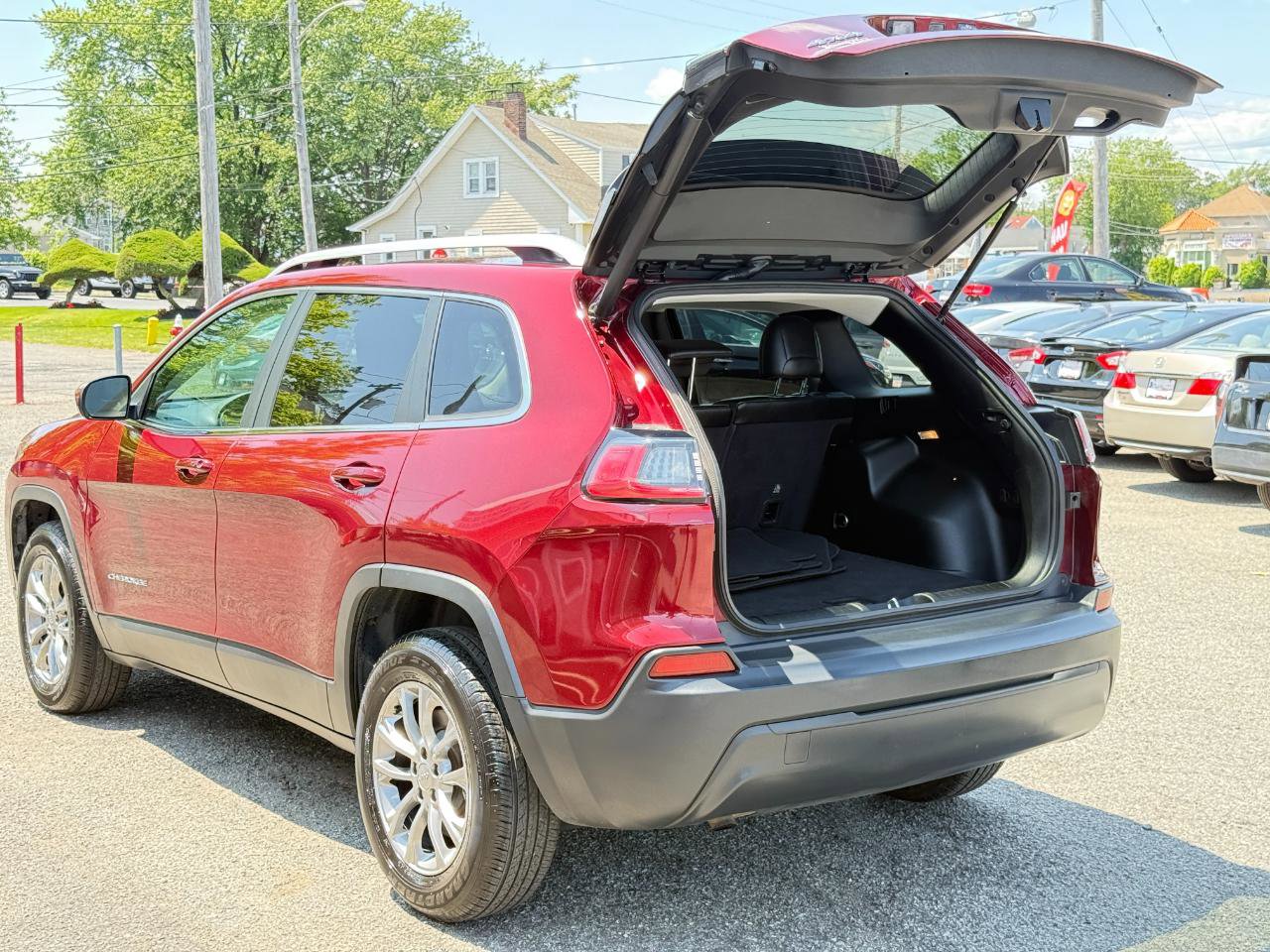 Used 2019 Jeep Cherokee Latitude Plus w/ Comfort/Convenience Group AWD/4WD image 33