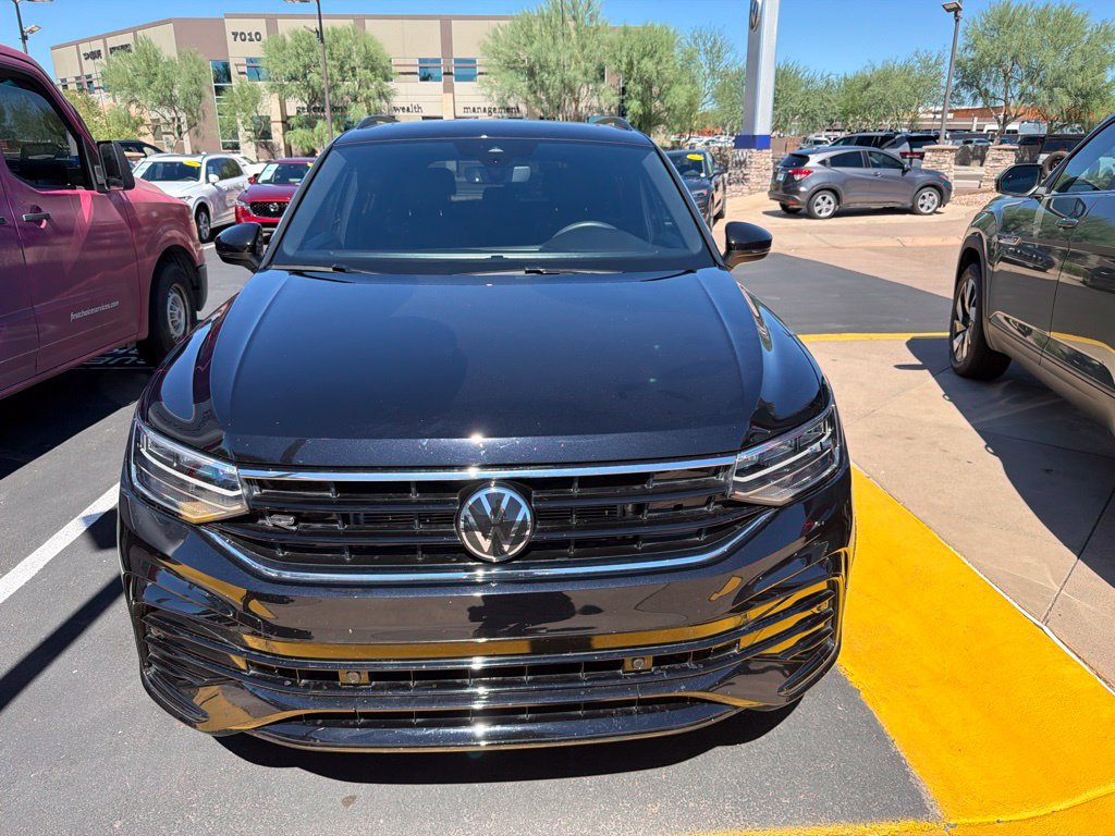 Used 2023 Volkswagen Tiguan SE R-Line FWD image 3