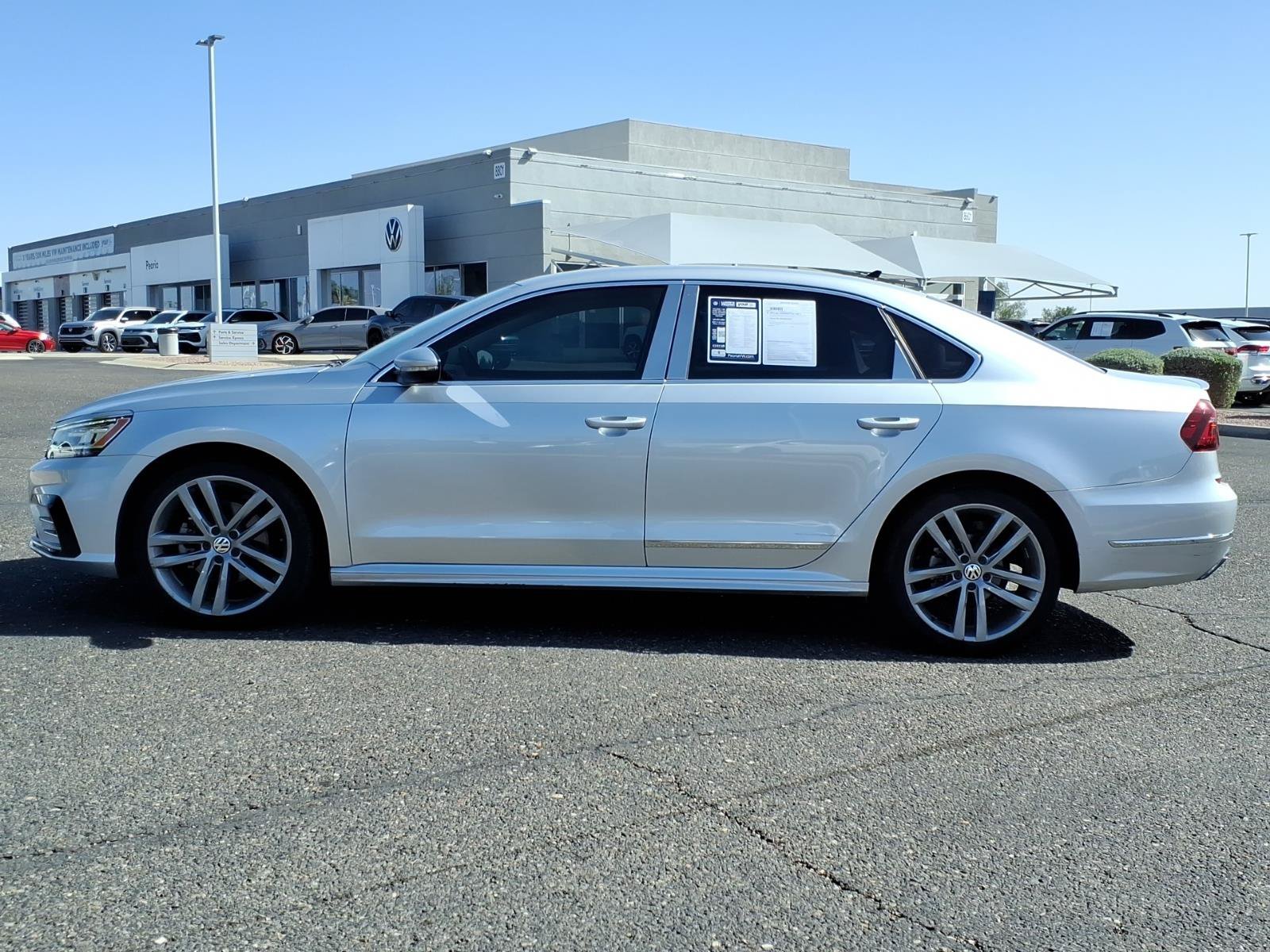 Used 2017 Volkswagen Passat 1.8T R-Line FWD image 4