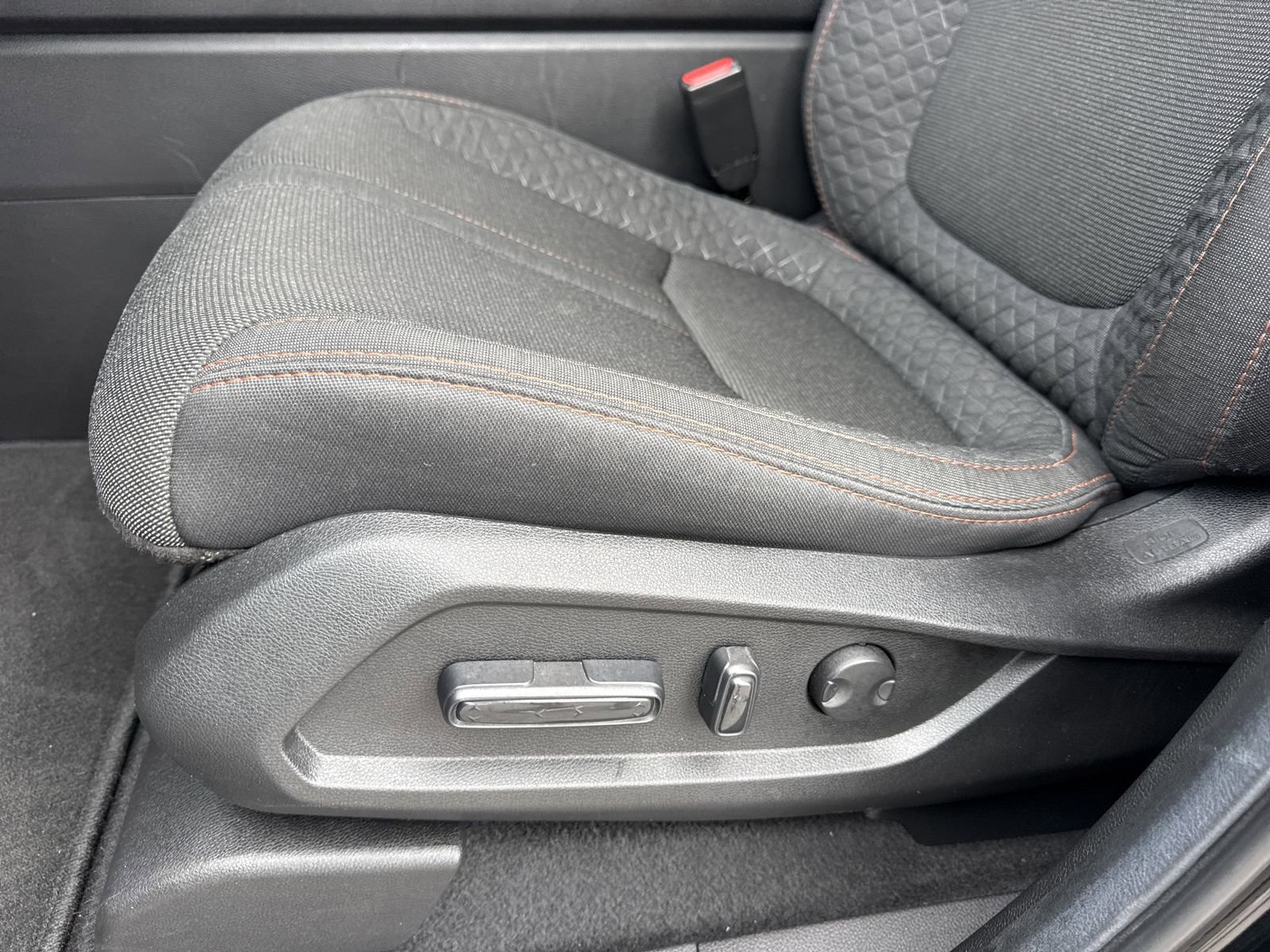 Used 2025 Honda Pilot Sport image 19