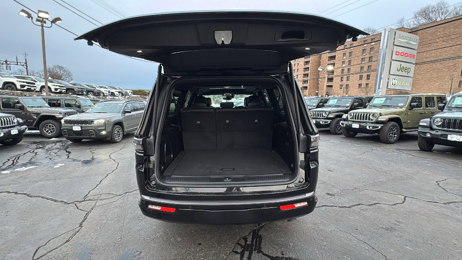 New 2026 Jeep Grand Wagoneer L Limited AWD/4WD image 28