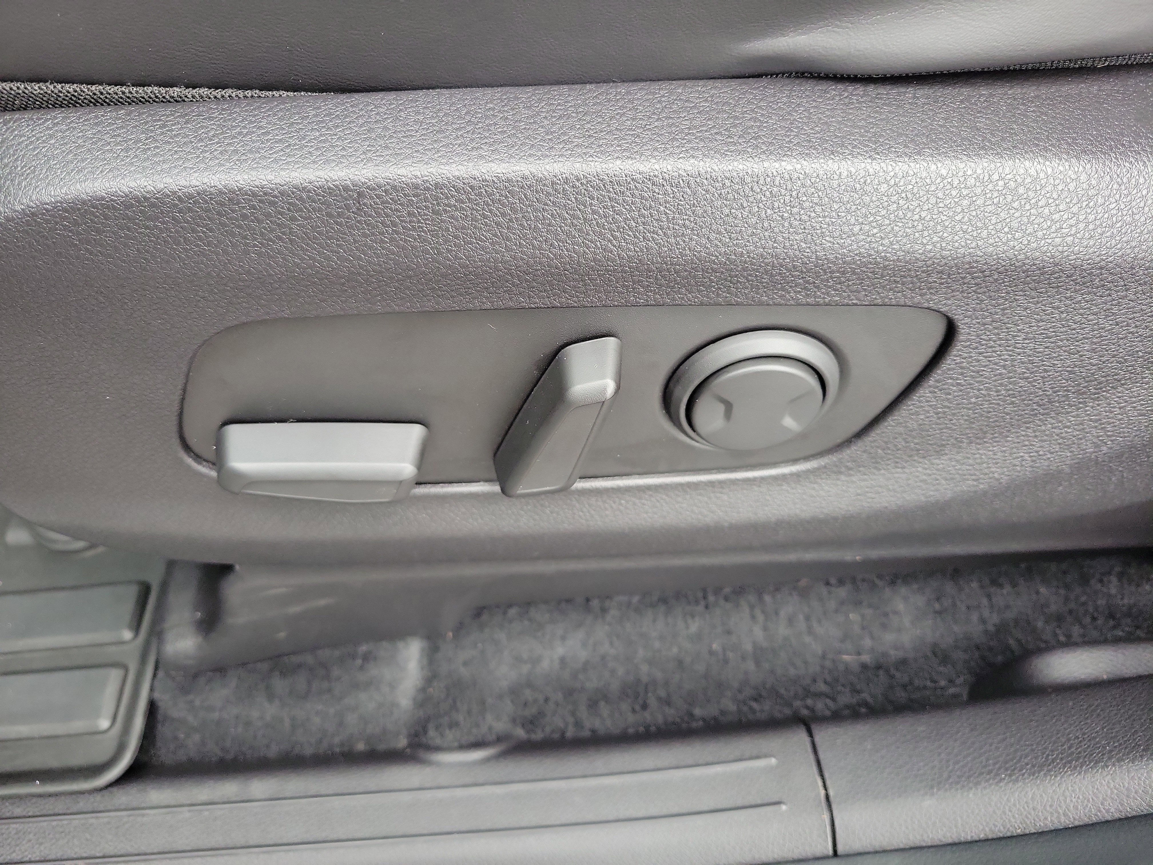 Certified 2023 Kia Carnival LX image 23