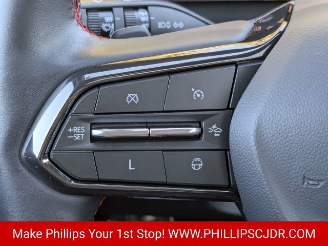 Used 2025 Chevrolet Traverse RS FWD image 24