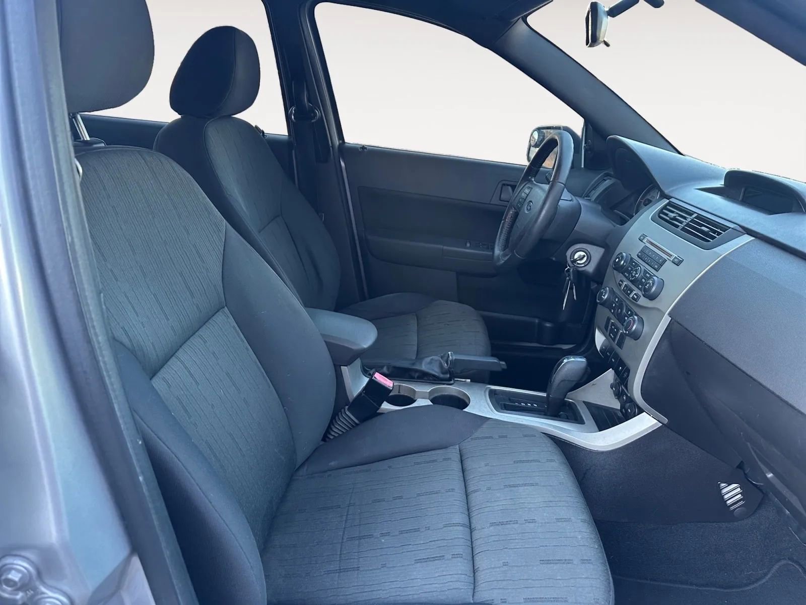 Used 2010 Ford Focus SE image 11