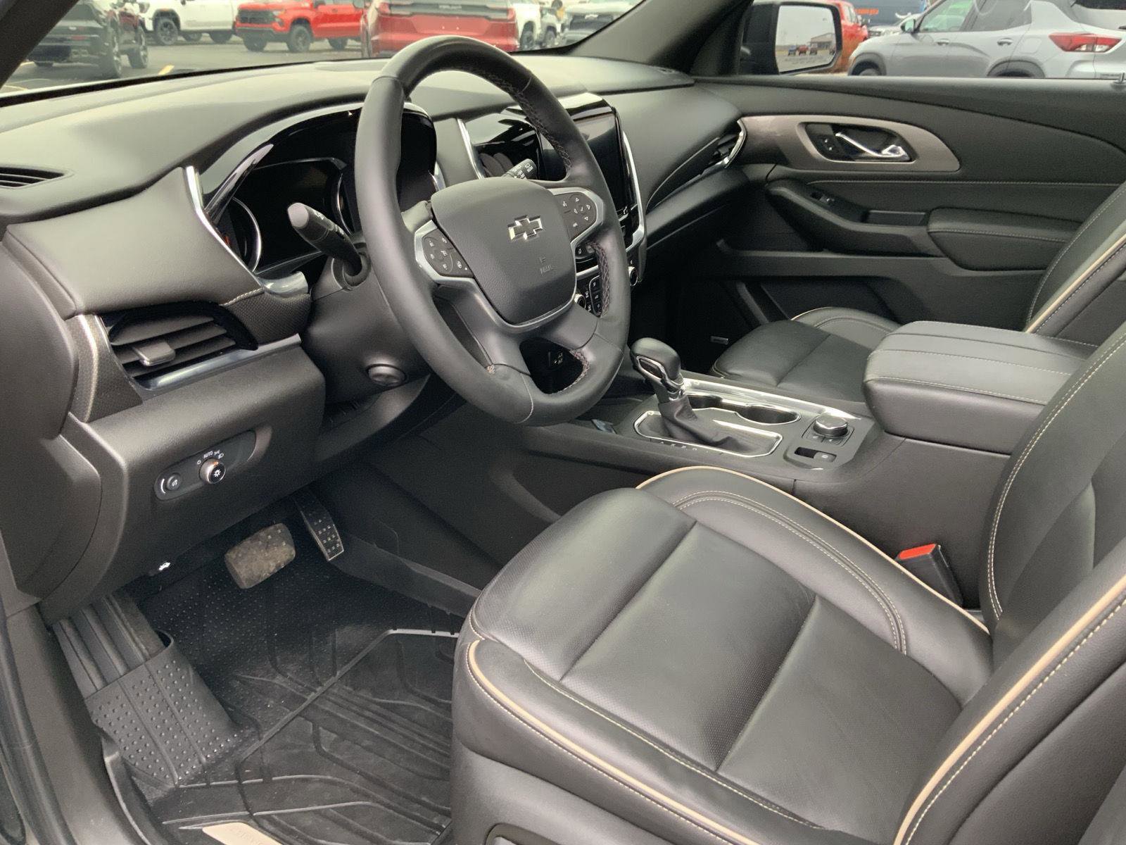 Used 2023 Chevrolet Traverse Premier w/ Redline Edition image 32