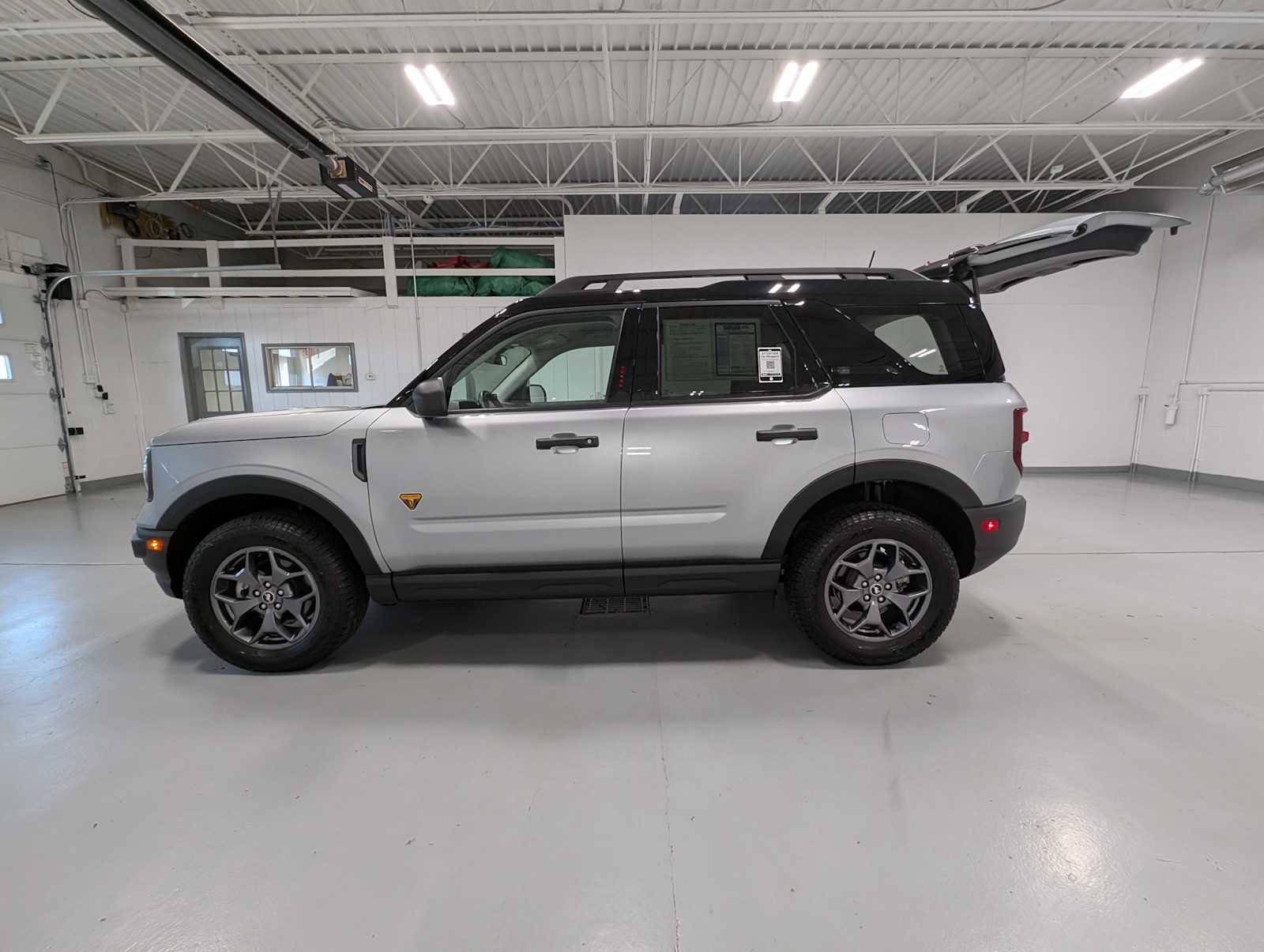 Used 2023 Ford Bronco Sport Badlands image 11